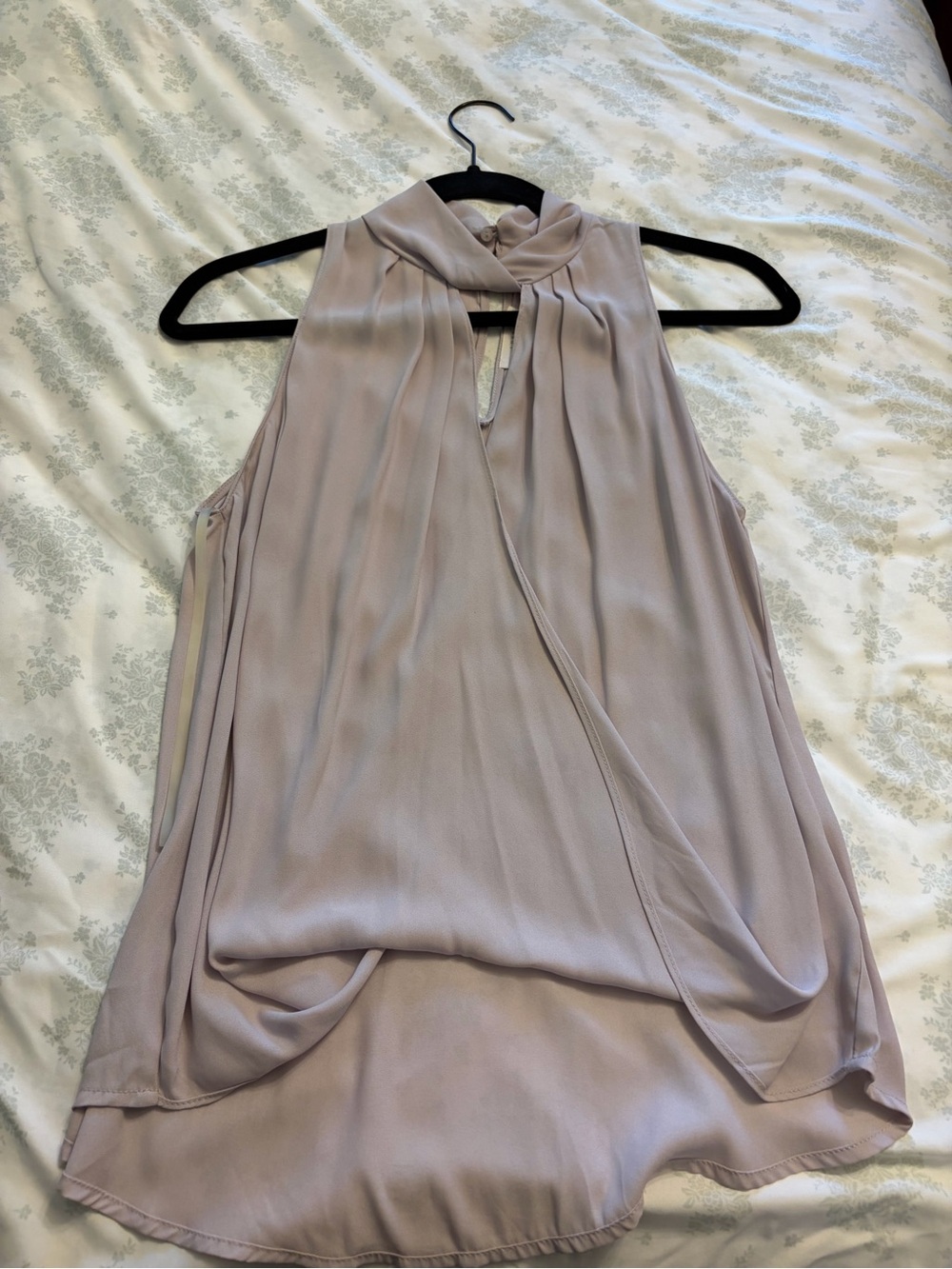 Lush Sleeveless Twist-Neck Camisole - Light Mauve